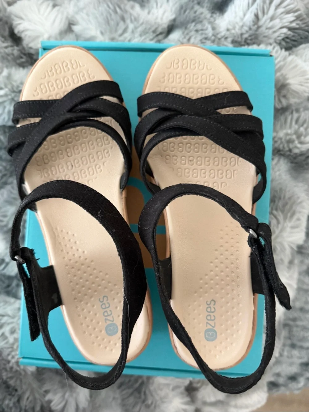 Bzees Women’s Black Strappy Wedge Comfort Sandals Size 8.5W $35